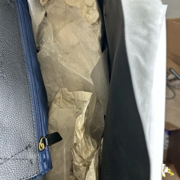 J Crew Pebbled Leather Large Carryall Tote- Black - Picture 6 of 8